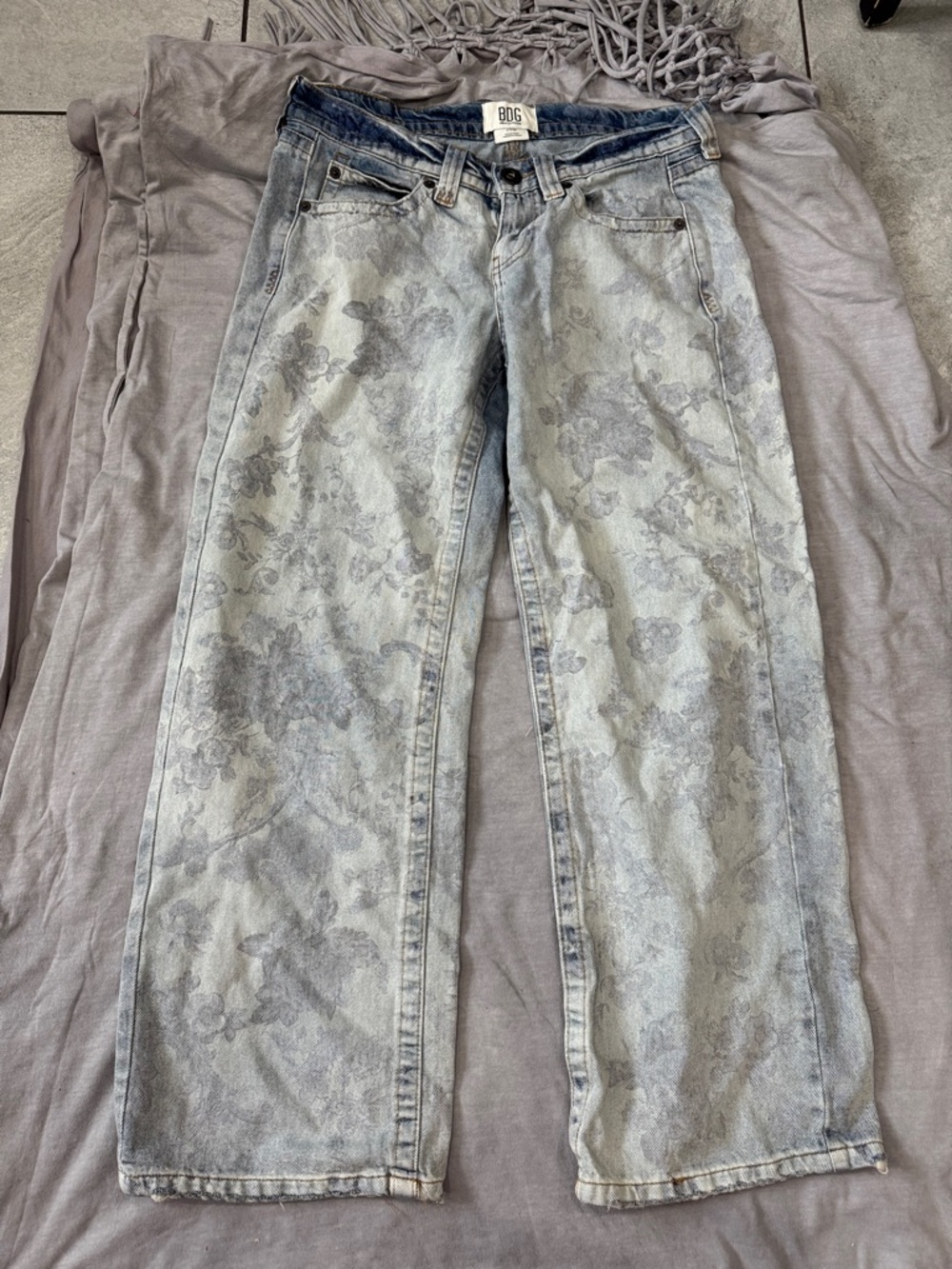 BDG- Light Wash Floral-Print Women's Jeans. Broken zipper pull